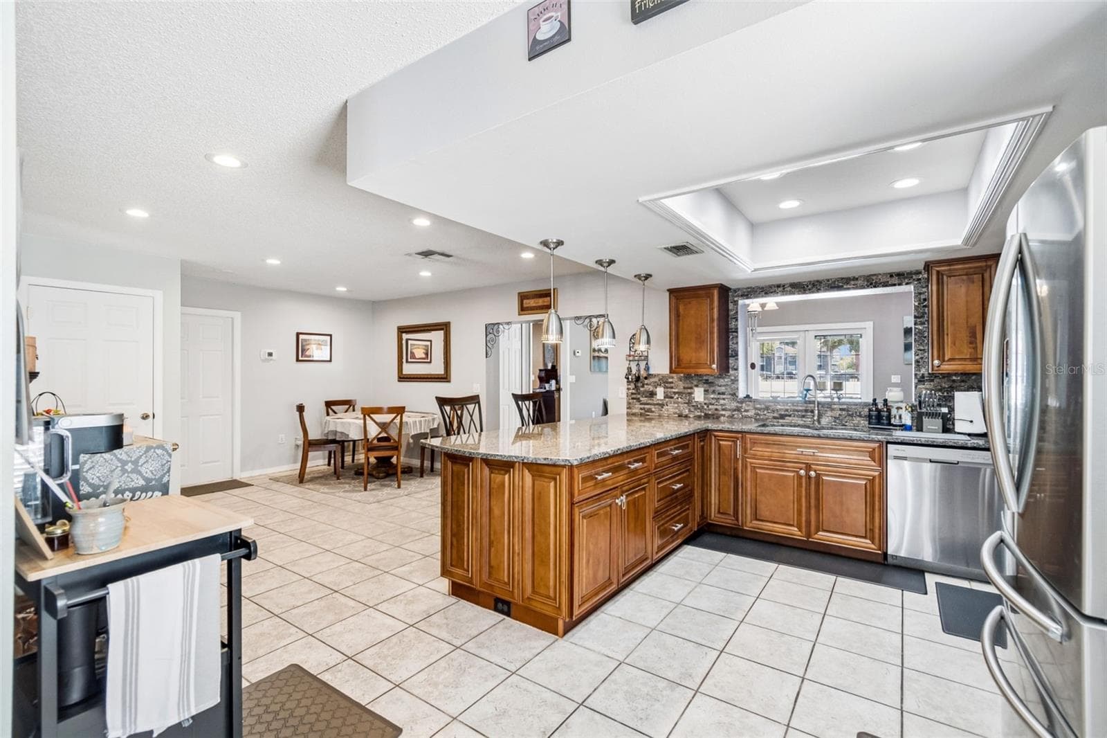 Single Family Residence at 10735 SE DRUMMOND RD, TAMPA, photo 11 of 34