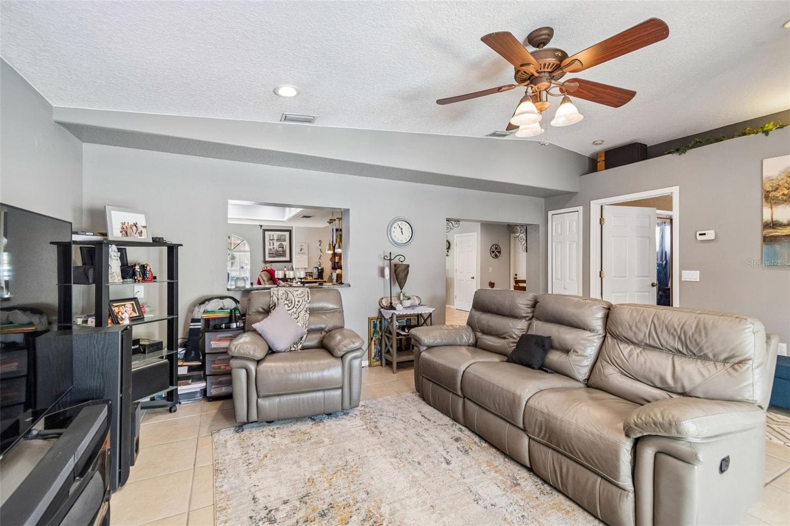 Single Family Residence at 10735 SE DRUMMOND RD, TAMPA, photo 14 of 34