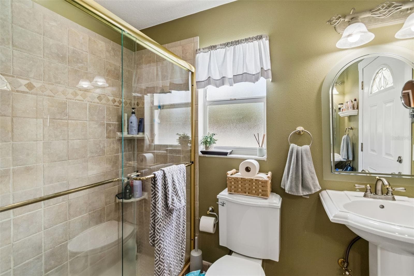 Single Family Residence at 10735 SE DRUMMOND RD, TAMPA, photo 17 of 34