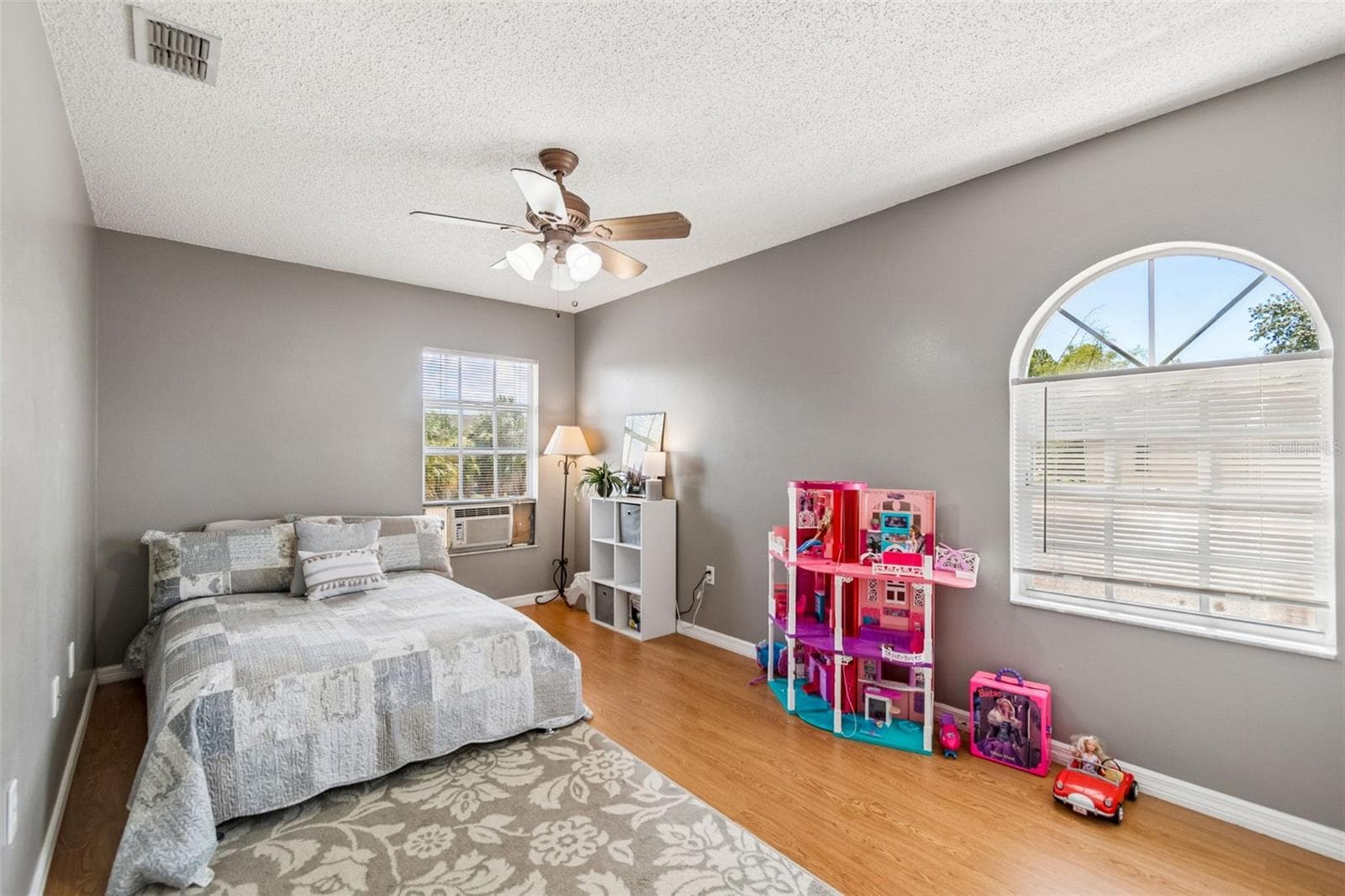 Single Family Residence at 10735 SE DRUMMOND RD, TAMPA, photo 24 of 34
