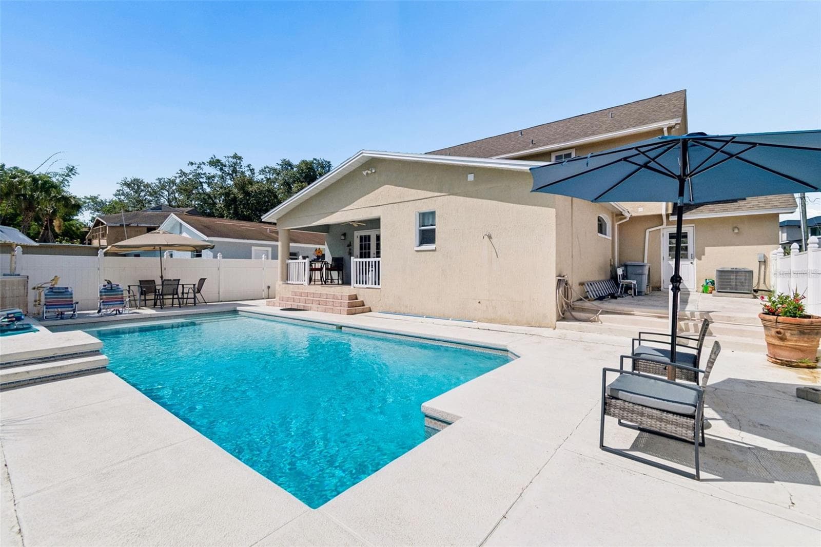 Single Family Residence at 10735 SE DRUMMOND RD, TAMPA, photo 25 of 34