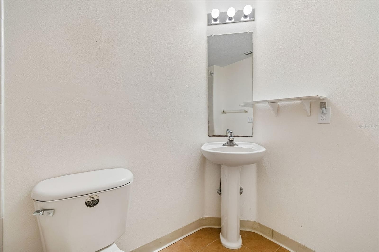 1st Floor Bathroom - 3307 PINE TOP DR, VALRICO