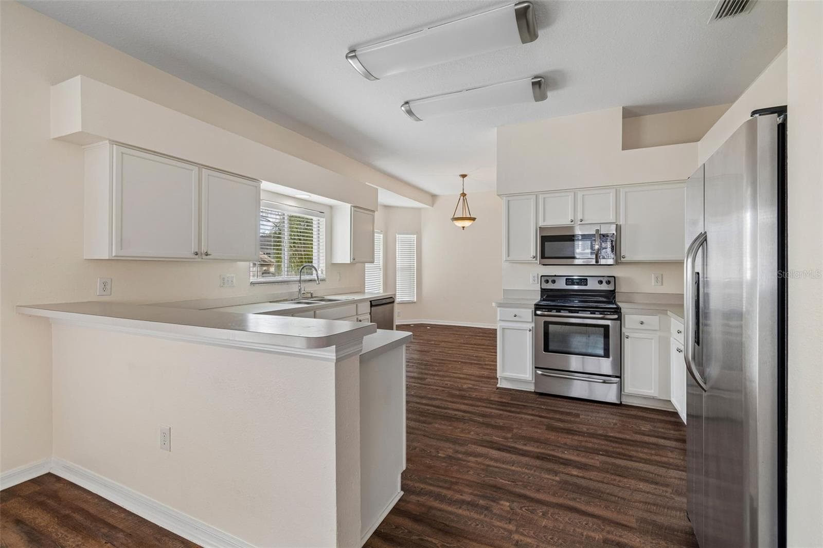 Kitchen - 3307 PINE TOP DR, VALRICO