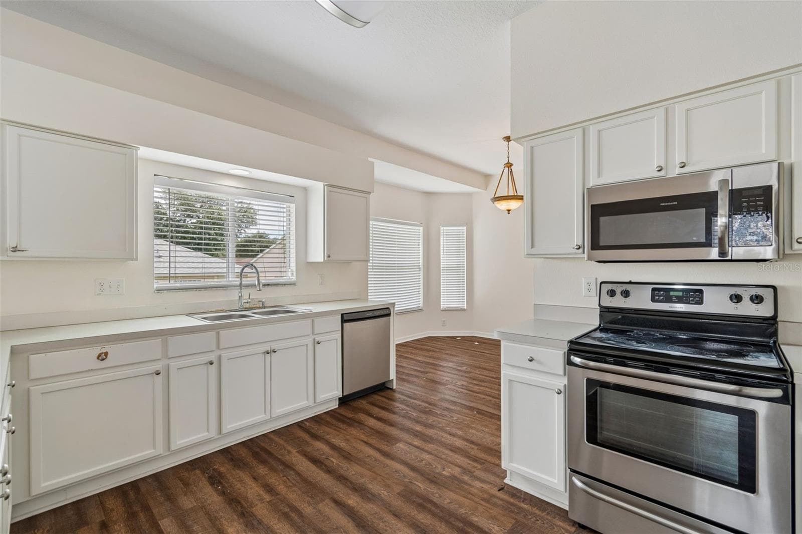 Kitchen - 3307 PINE TOP DR, VALRICO