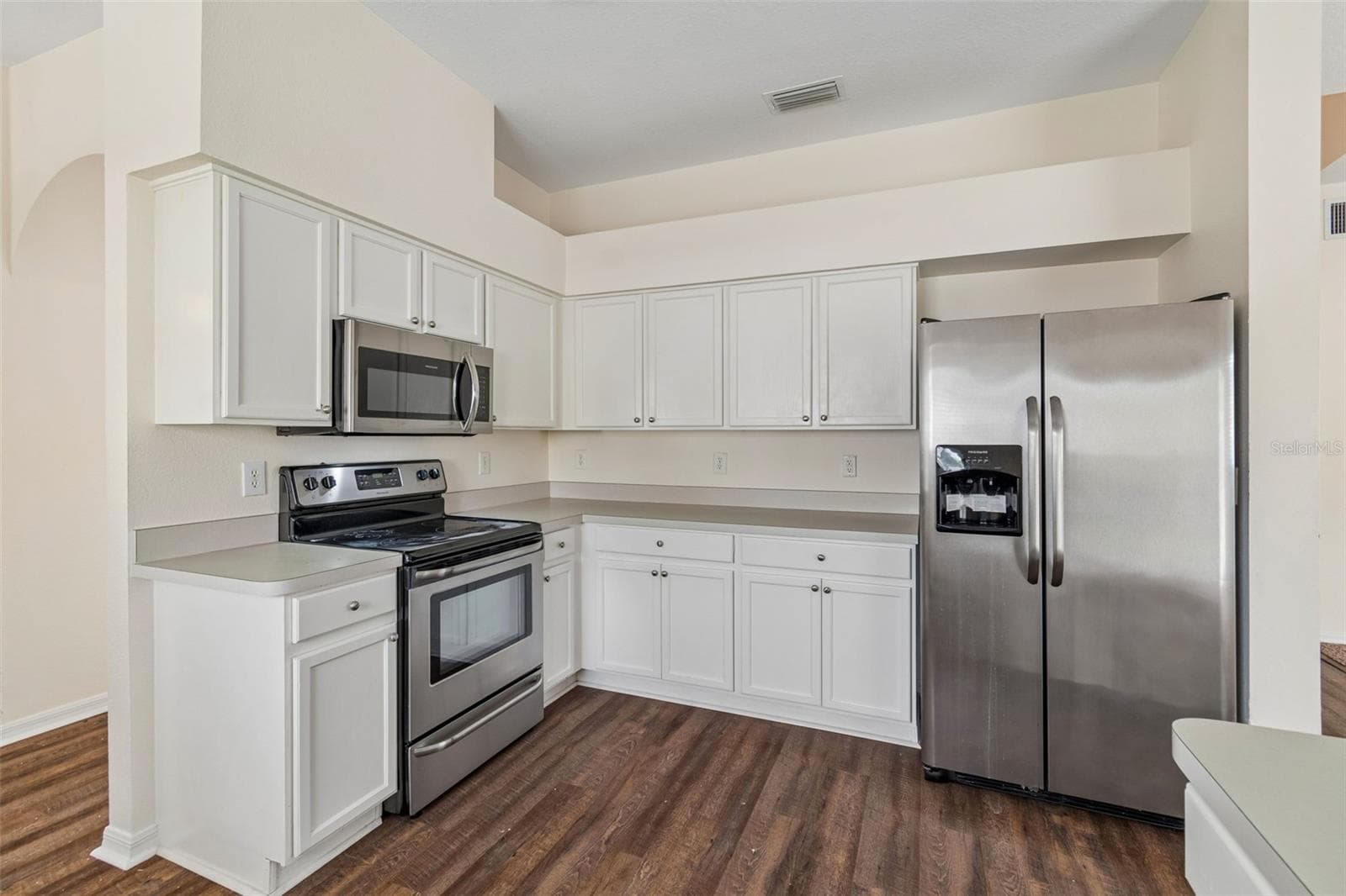 Kitchen - 3307 PINE TOP DR, VALRICO