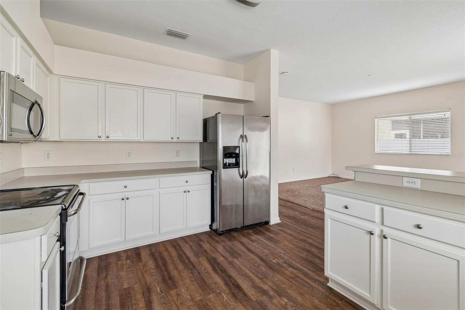 Kitchen - 3307 PINE TOP DR, VALRICO