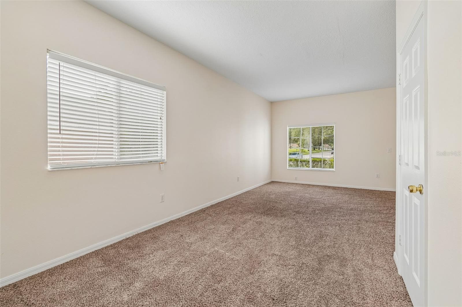Family Room - 3307 PINE TOP DR, VALRICO
