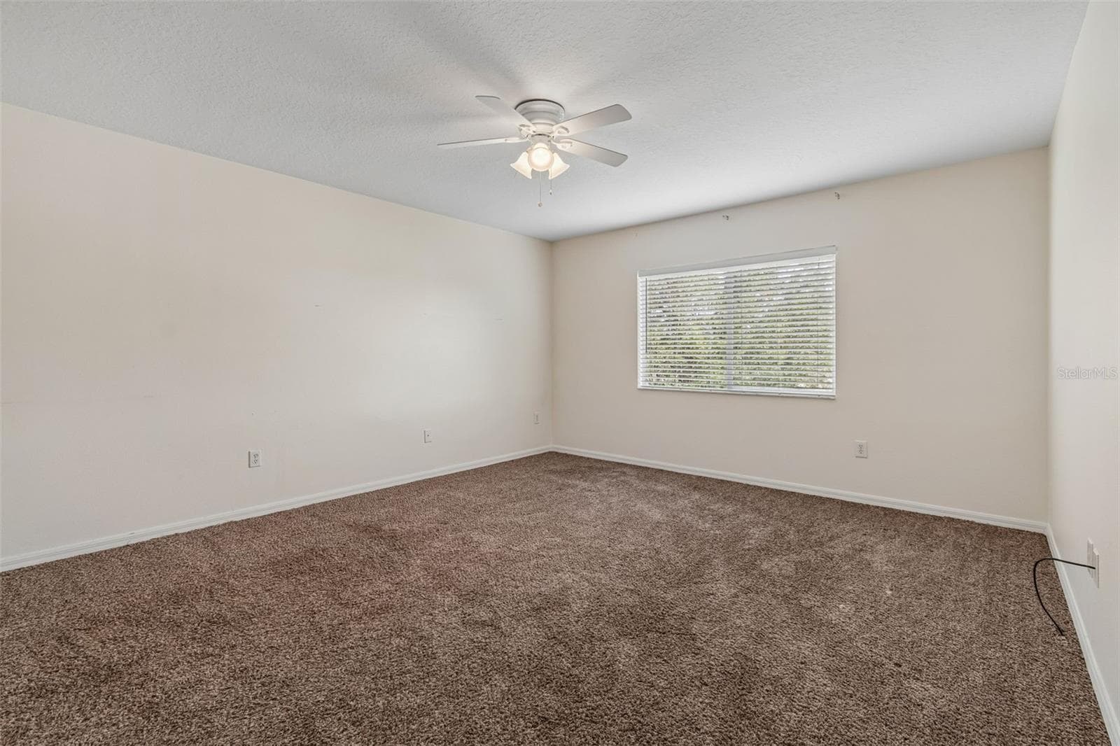Owner Suite 2nd Floor - 3307 PINE TOP DR, VALRICO