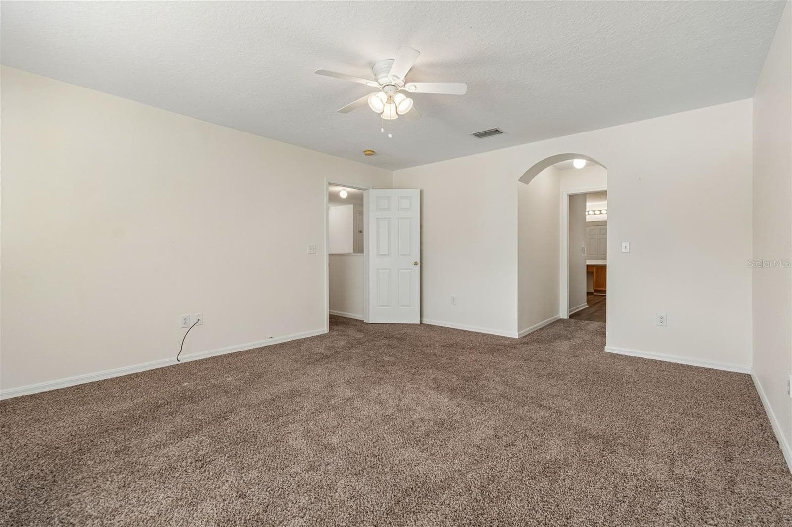 Owner Suite 2nd Floor - 3307 PINE TOP DR, VALRICO