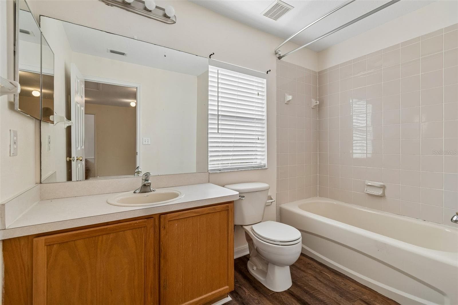 Bathroom - 3307 PINE TOP DR, VALRICO