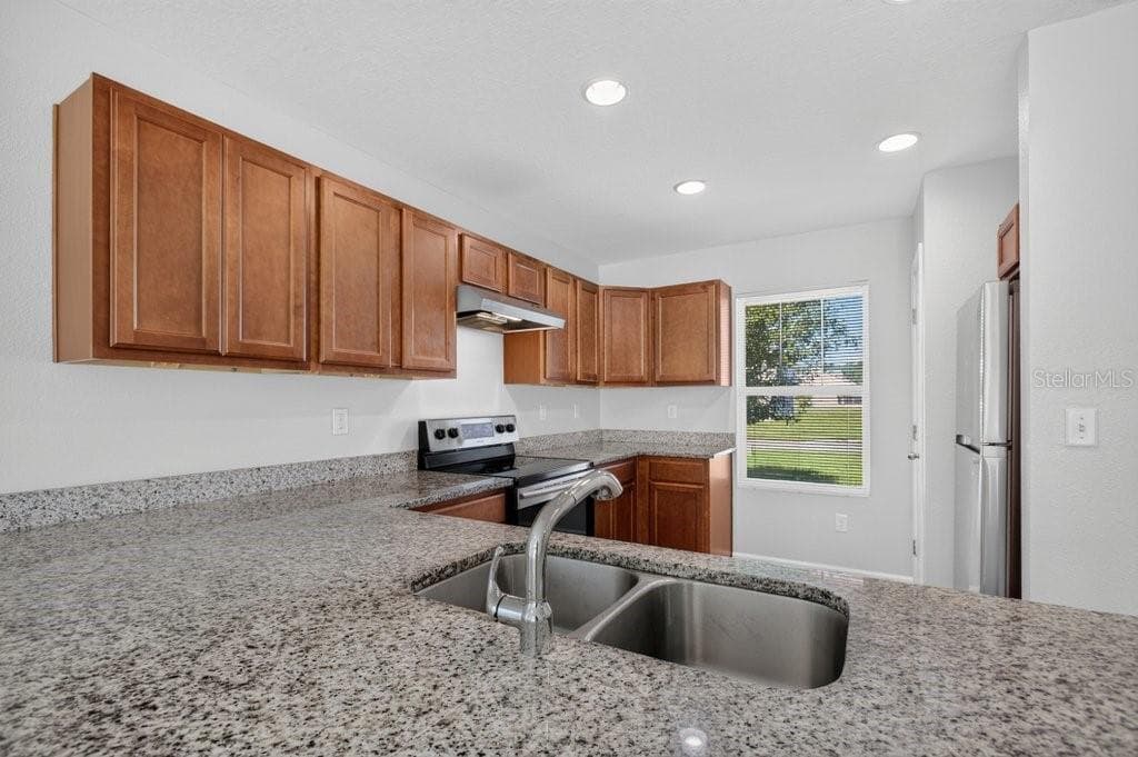 Single Family Residence at 7082 PLYMOUTH GROVE CT, JACKSONVILLE, photo 8 of 39