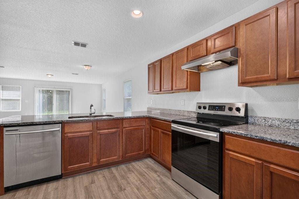 Single Family Residence at 7082 PLYMOUTH GROVE CT, JACKSONVILLE, photo 9 of 39