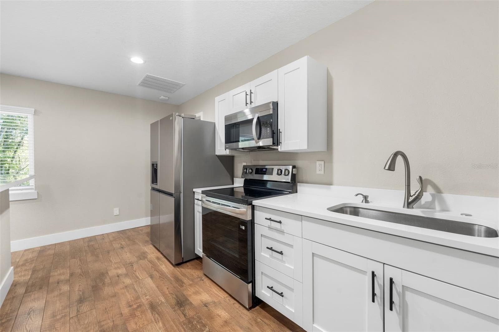 upstairs kitchen - 994 SW 37TH PLACE RD, OCALA