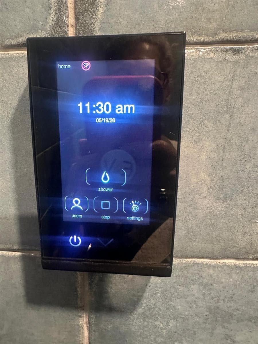 kohler controls in the shower - 994 SW 37TH PLACE RD, OCALA