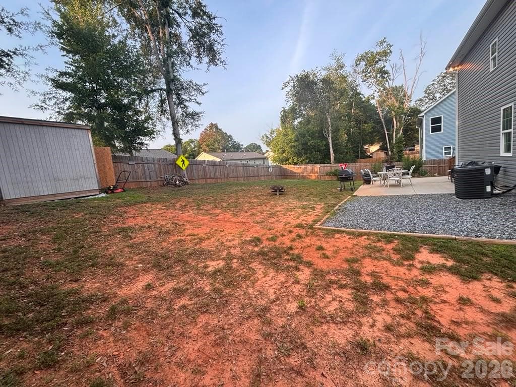 Single Family Residence at 606 E Carpenter Street, Dallas, photo 11 of 12