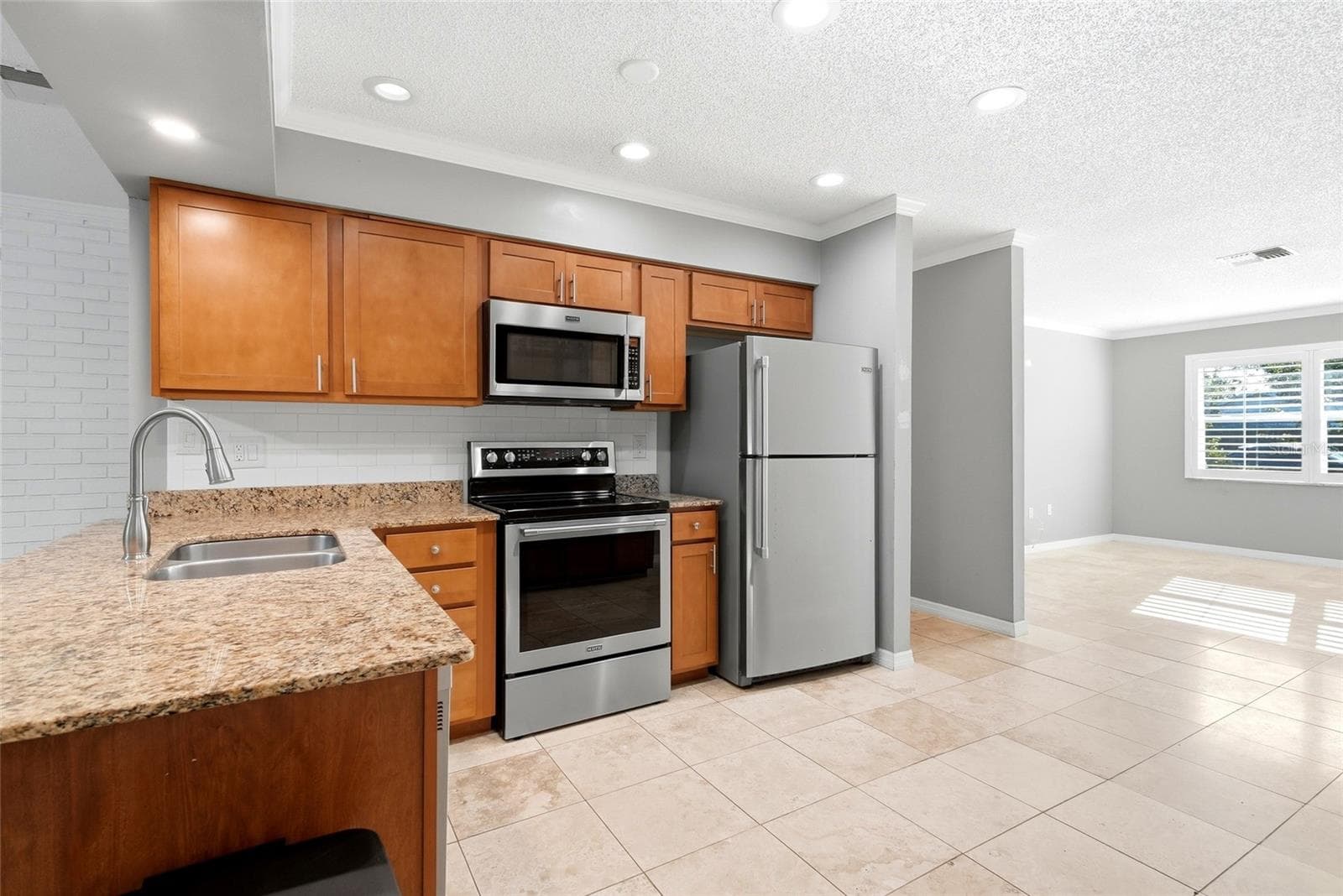 2310 kitchen - 2310 29TH ST N, ST PETERSBURG