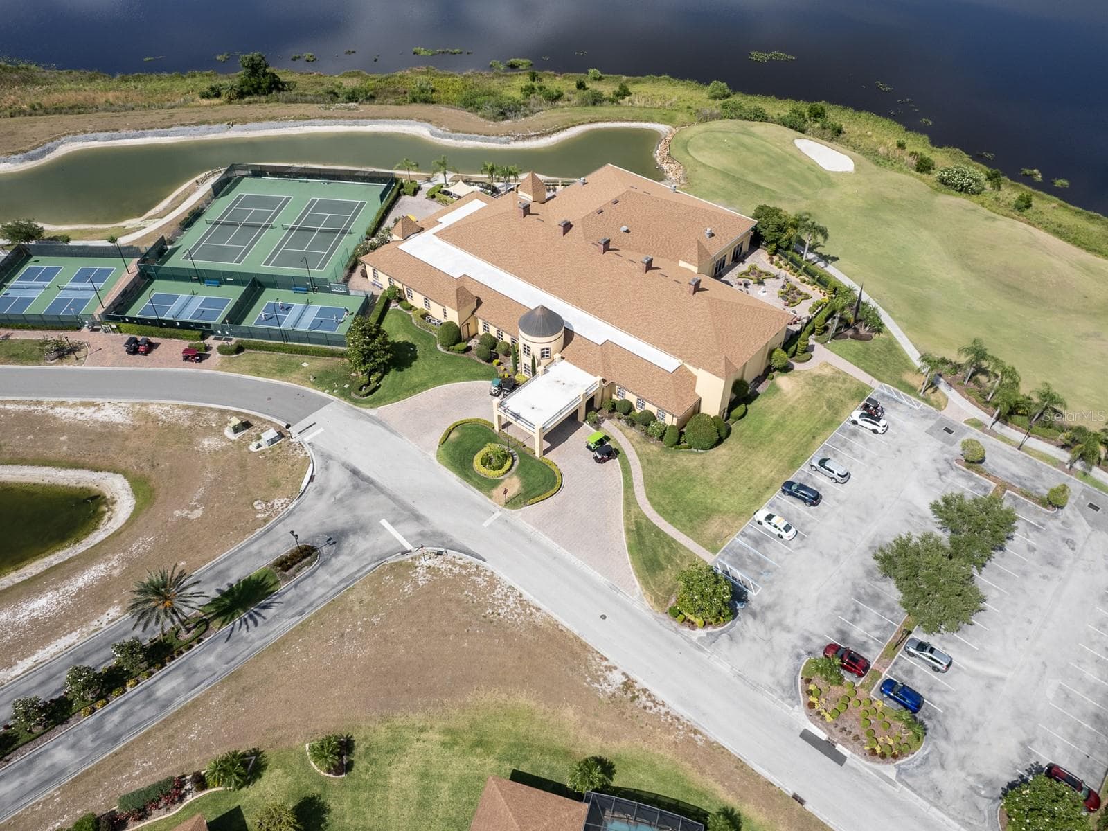 Single Family Residence at 1061 SAWGRASS DR, WINTER HAVEN, photo 41 of 52