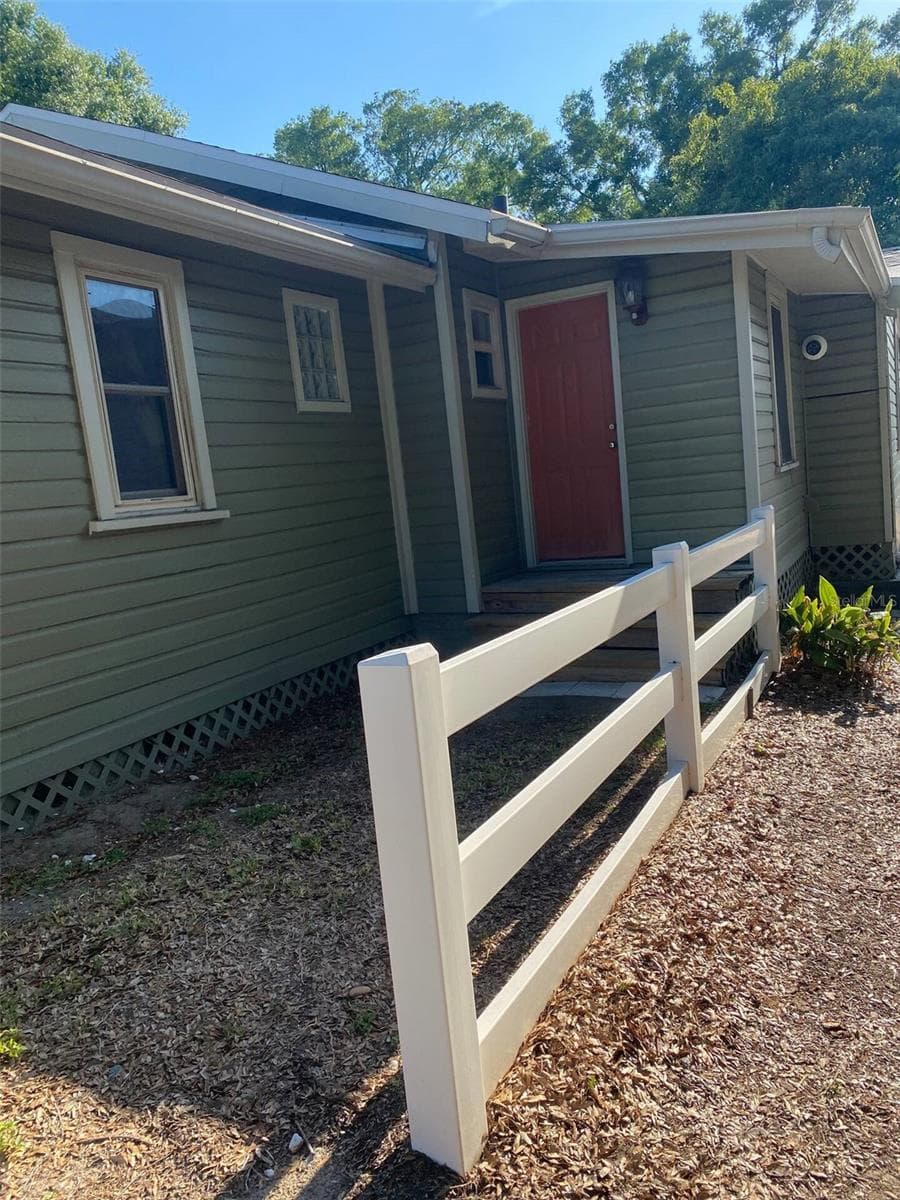 Side Entrance/ Side Walkway - 1040 S OHIO AVE, LAKELAND