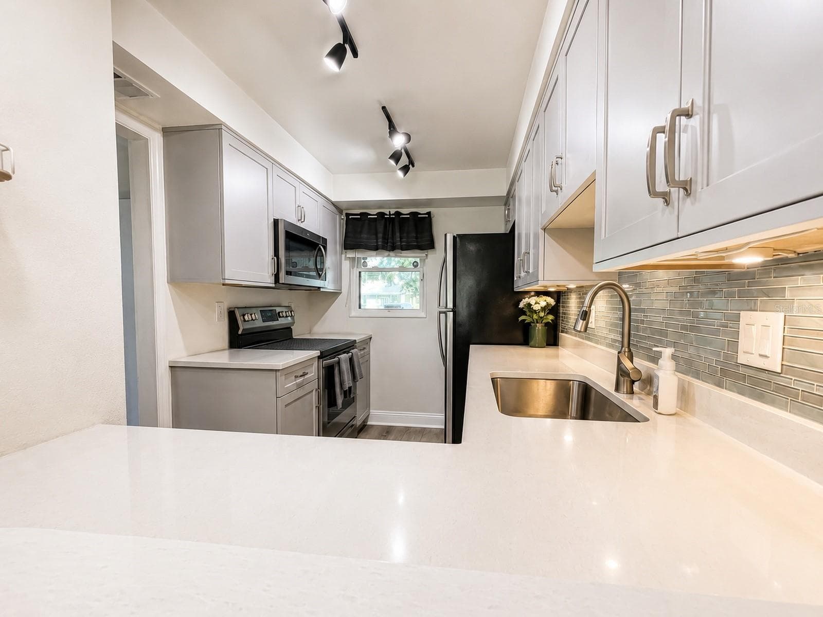 Kitchen - 2117 LAKEWOOD CLUB DR S #7-N, ST PETERSBURG