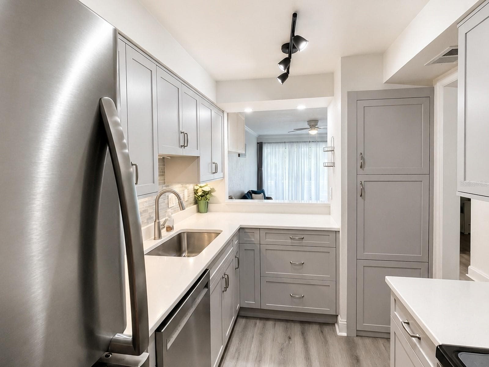 Kitchen - 2117 LAKEWOOD CLUB DR S #7-N, ST PETERSBURG