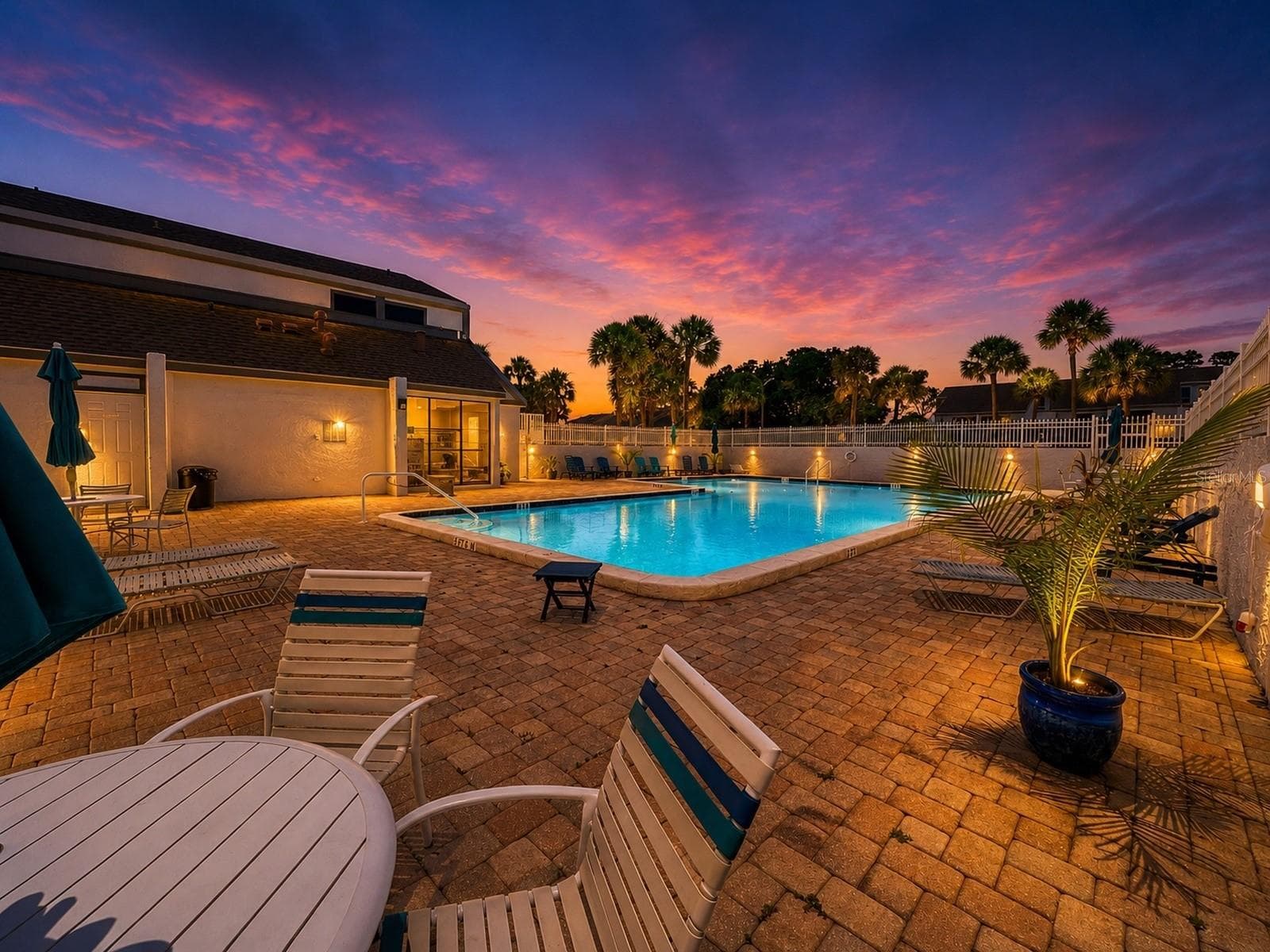 Pool - 2117 LAKEWOOD CLUB DR S #7-N, ST PETERSBURG