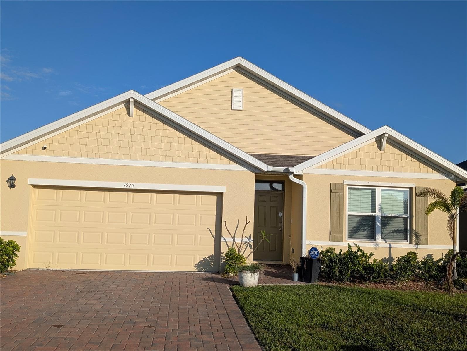 1215 DUGAN CIR SE
