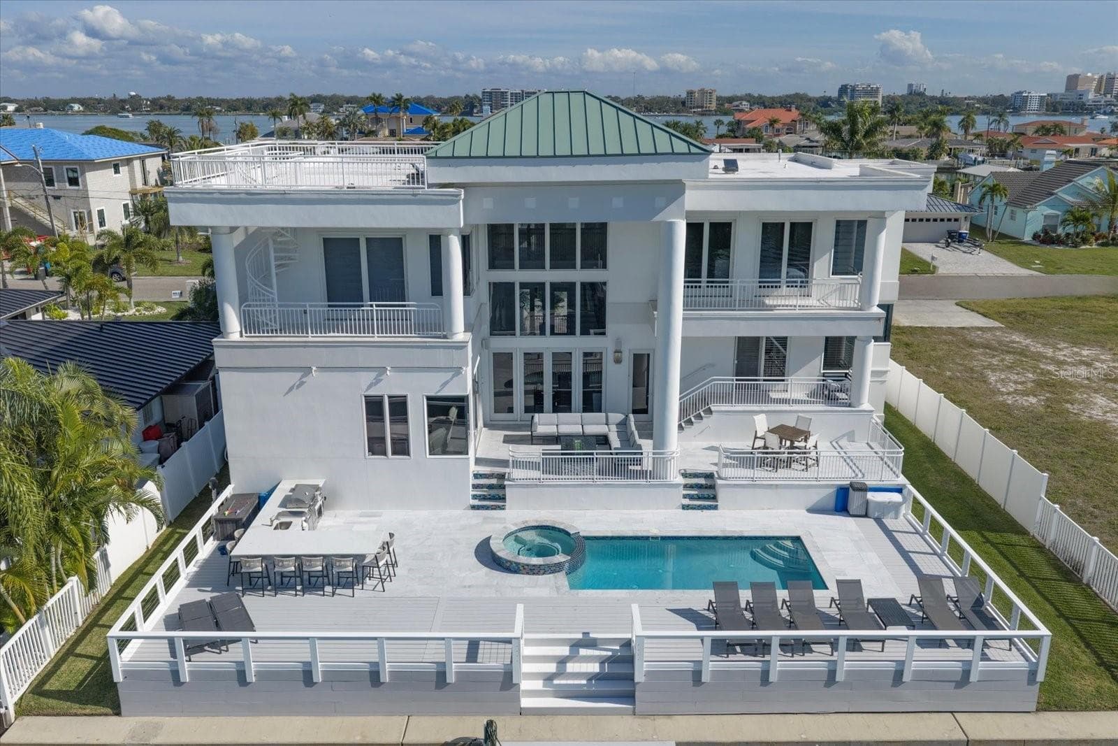 Single Family Residence at 42 MIDWAY IS, CLEARWATER BEACH, photo 36 of 37
