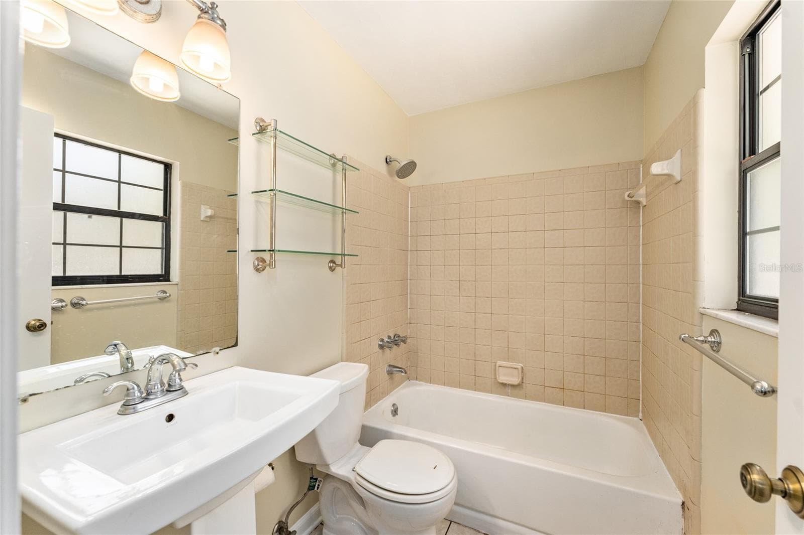 Primary Bathroom - 2541 NW 52ND PL, GAINESVILLE