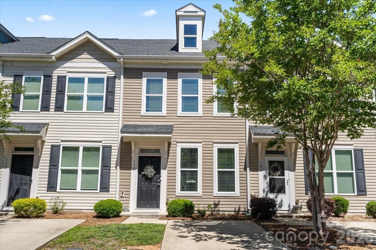 Welcome Home to 117 N Island Village Drive - Mount Holly