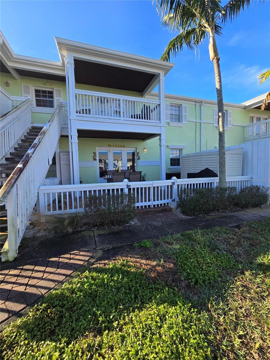 Condominium at 5231 BEACH DR SE #A, ST PETERSBURG, photo 3 of 23