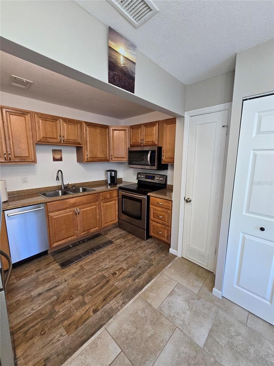 Condominium at 5231 BEACH DR SE #A, ST PETERSBURG, photo 8 of 23