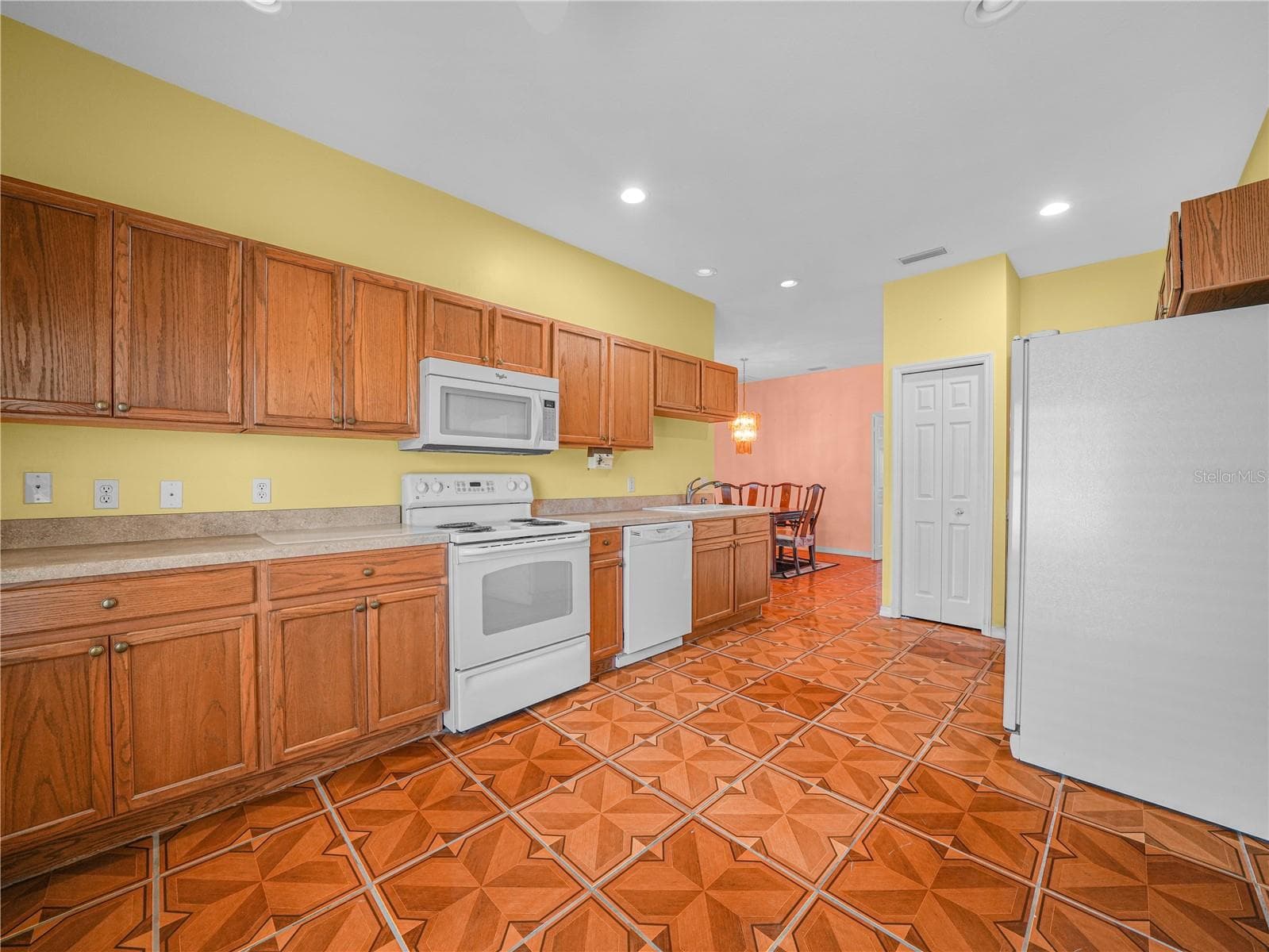 Kitchen - 5308 GREEN DR, WINTER HAVEN