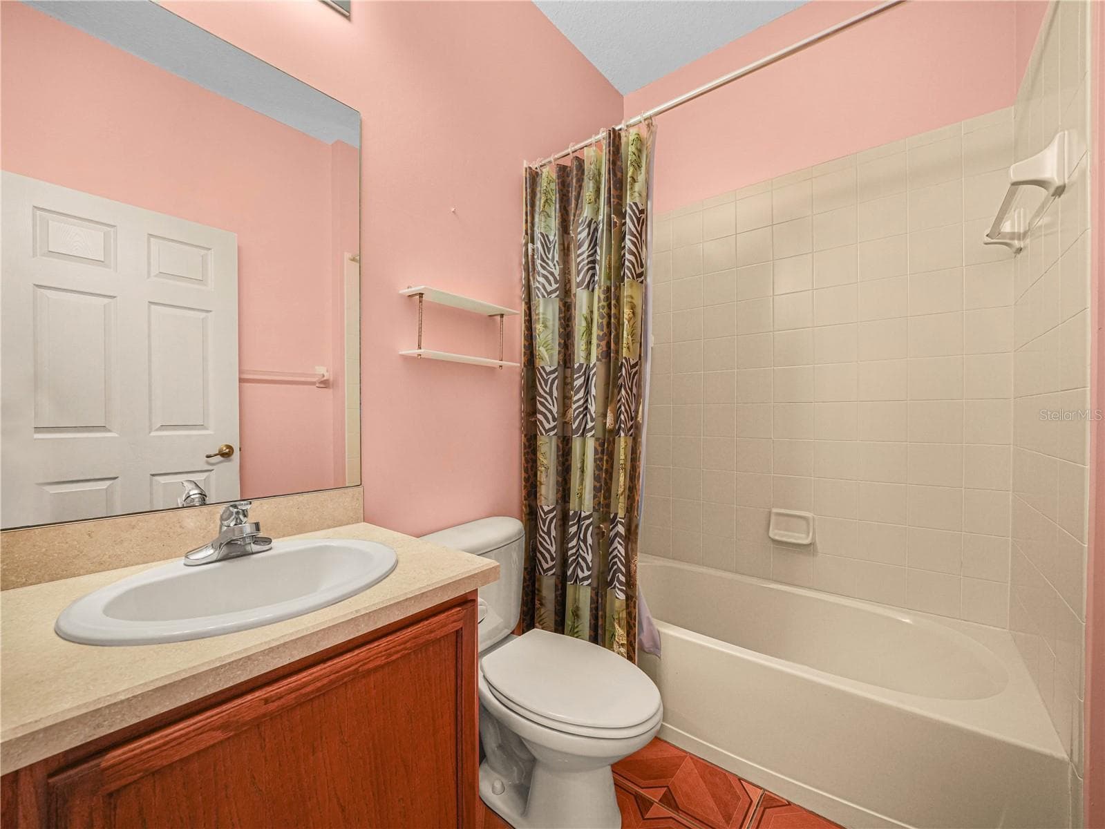 Guest Bath - 5308 GREEN DR, WINTER HAVEN