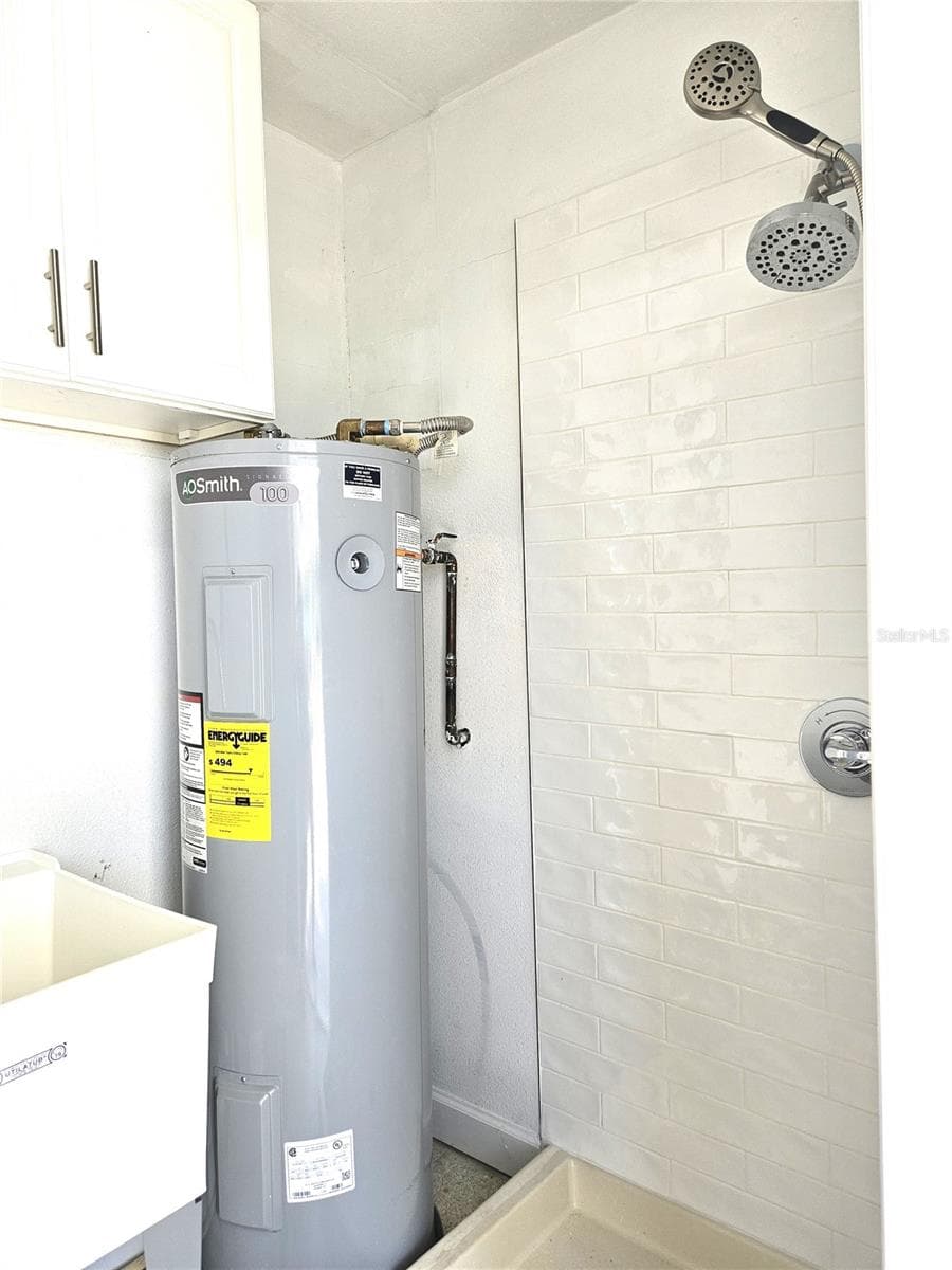 utility/laundery room with sink and tile shower - 524 SPANISH DR S #125, LONGBOAT KEY