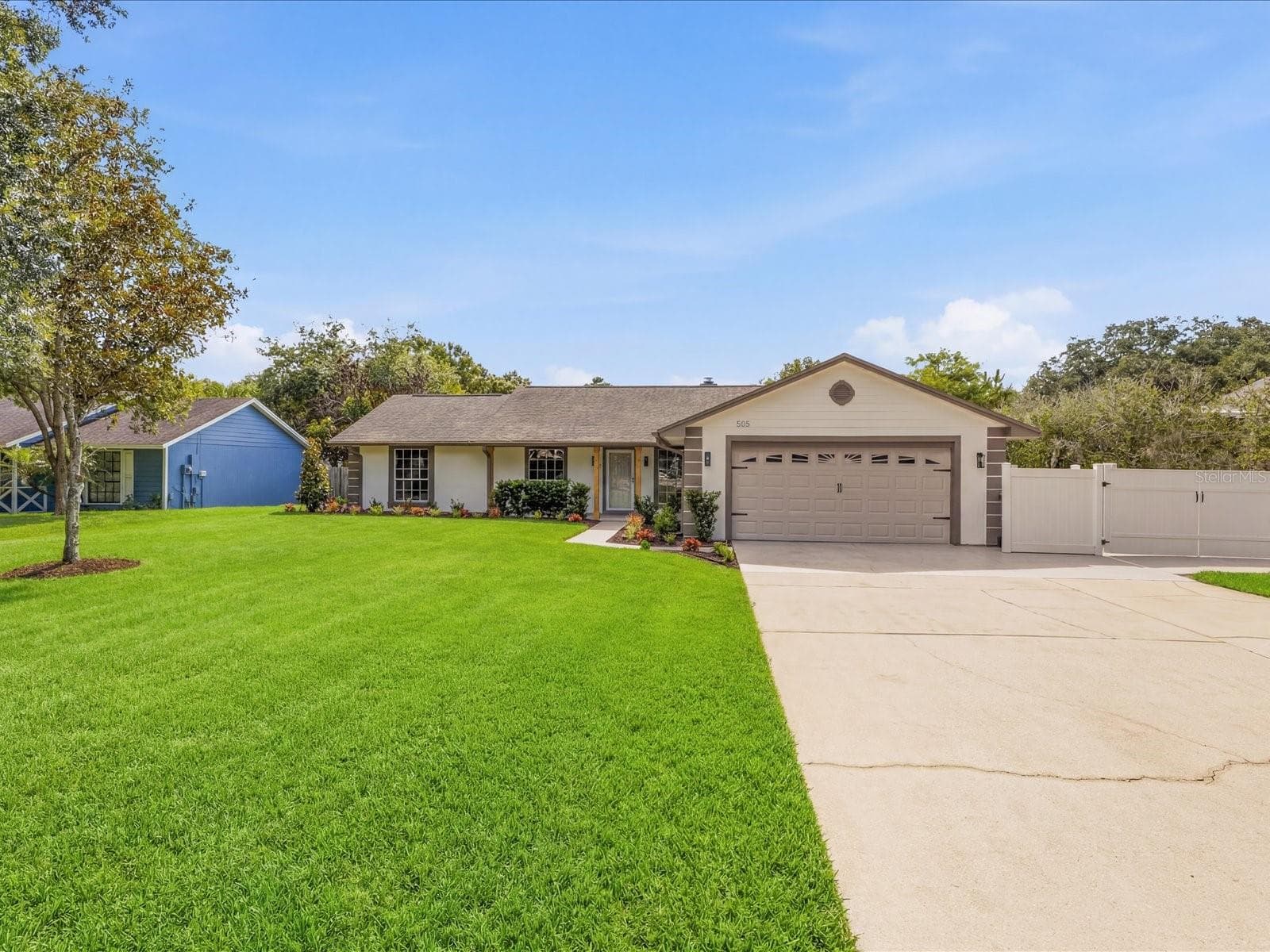 505 LAKE CHARM DR