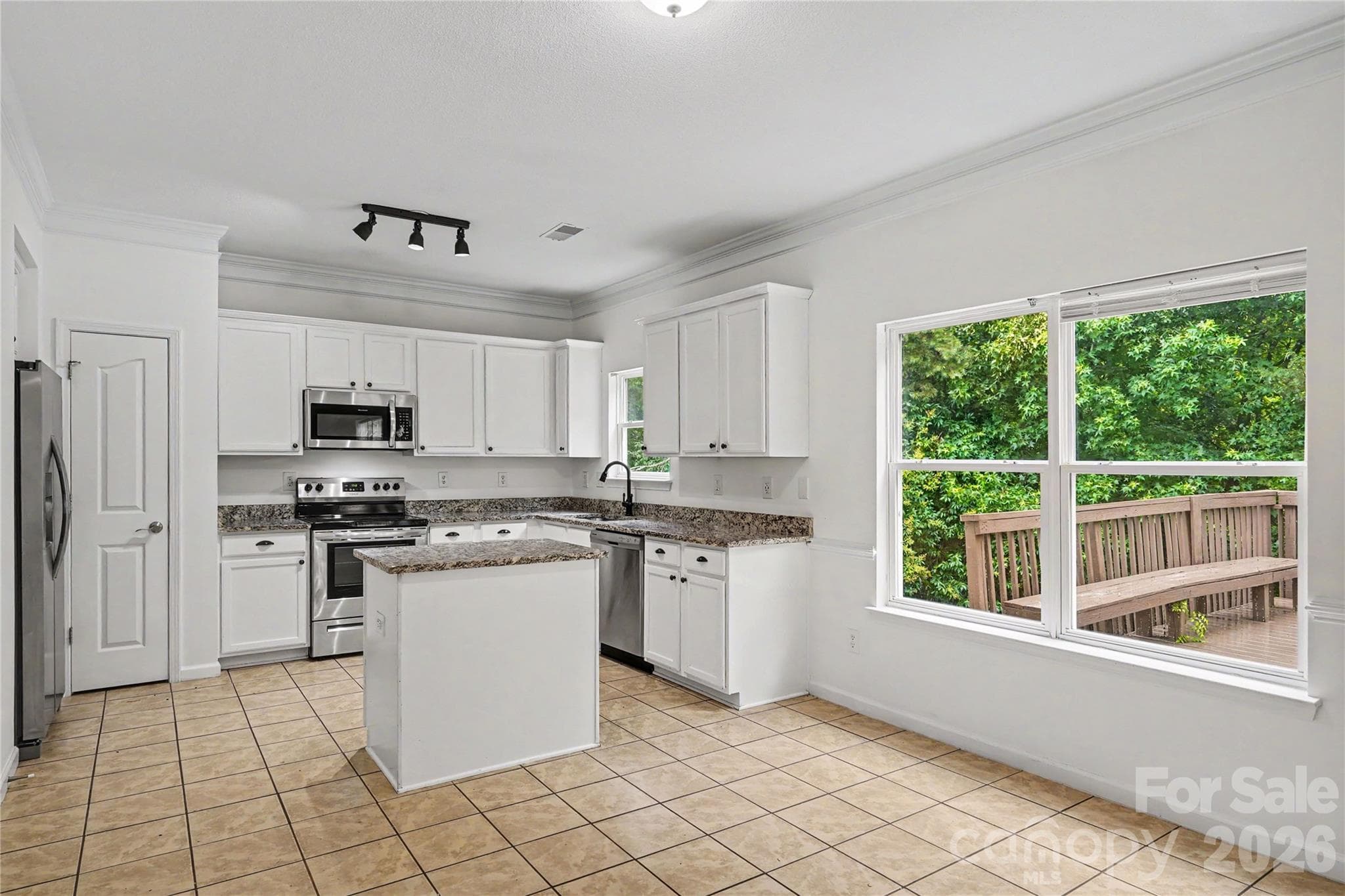 Single Family Residence at 2823 Forest Grove Court, Charlotte, photo 4 of 17
