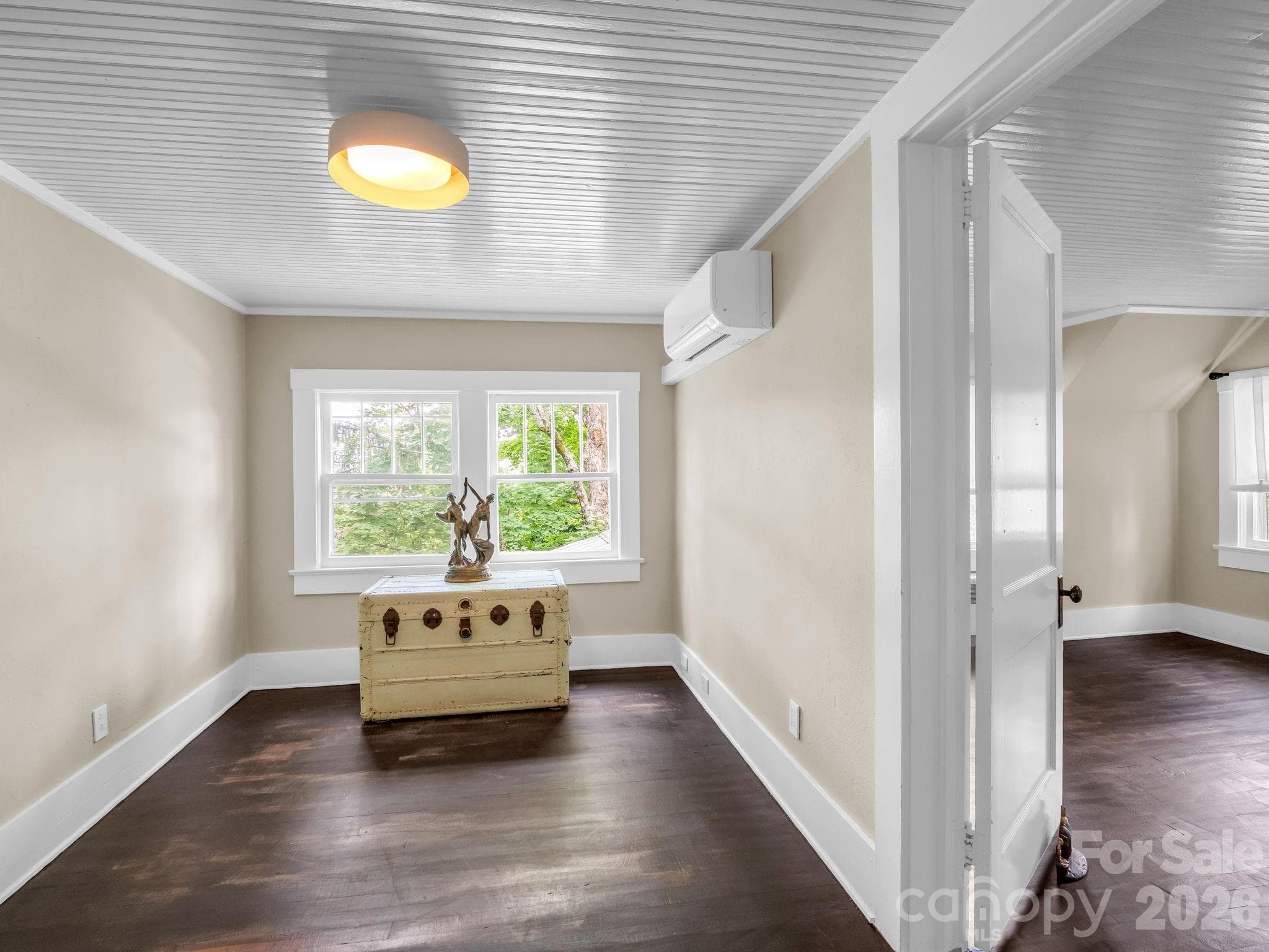 Upper-Level Flex Space - 23 Sunset Drive, Black Mountain
