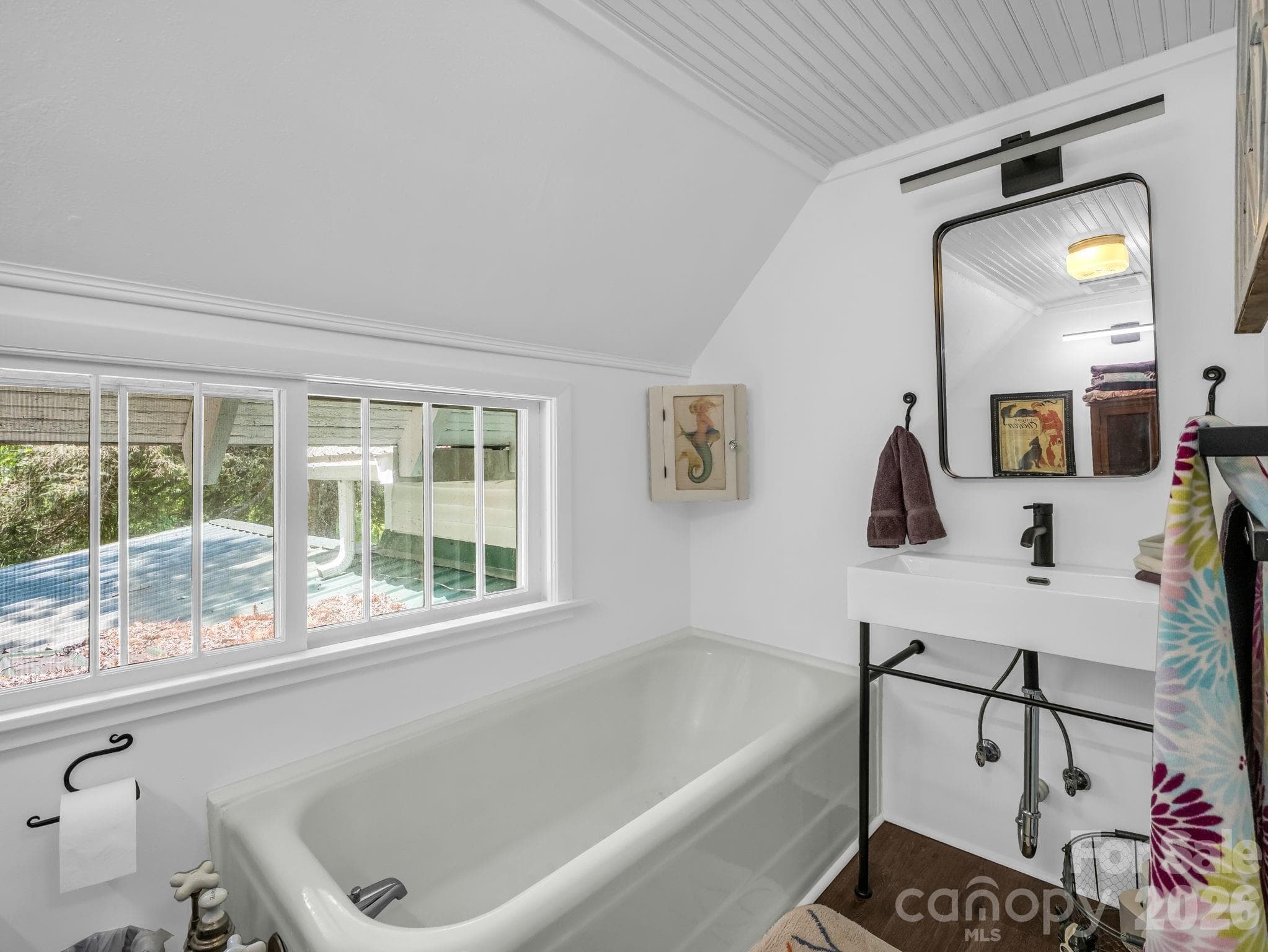 Upper Level Full Bath - 23 Sunset Drive, Black Mountain