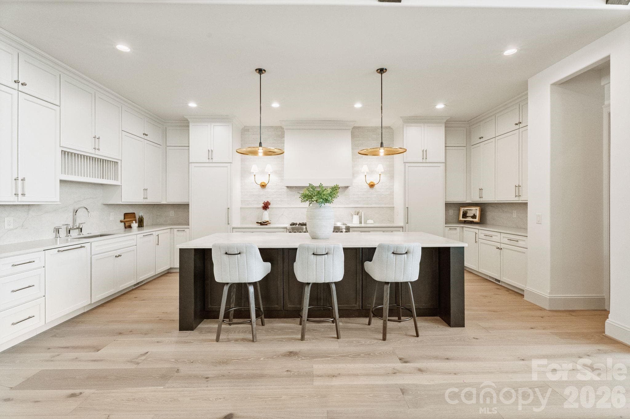 Tons of storage and space to entertain - Denver