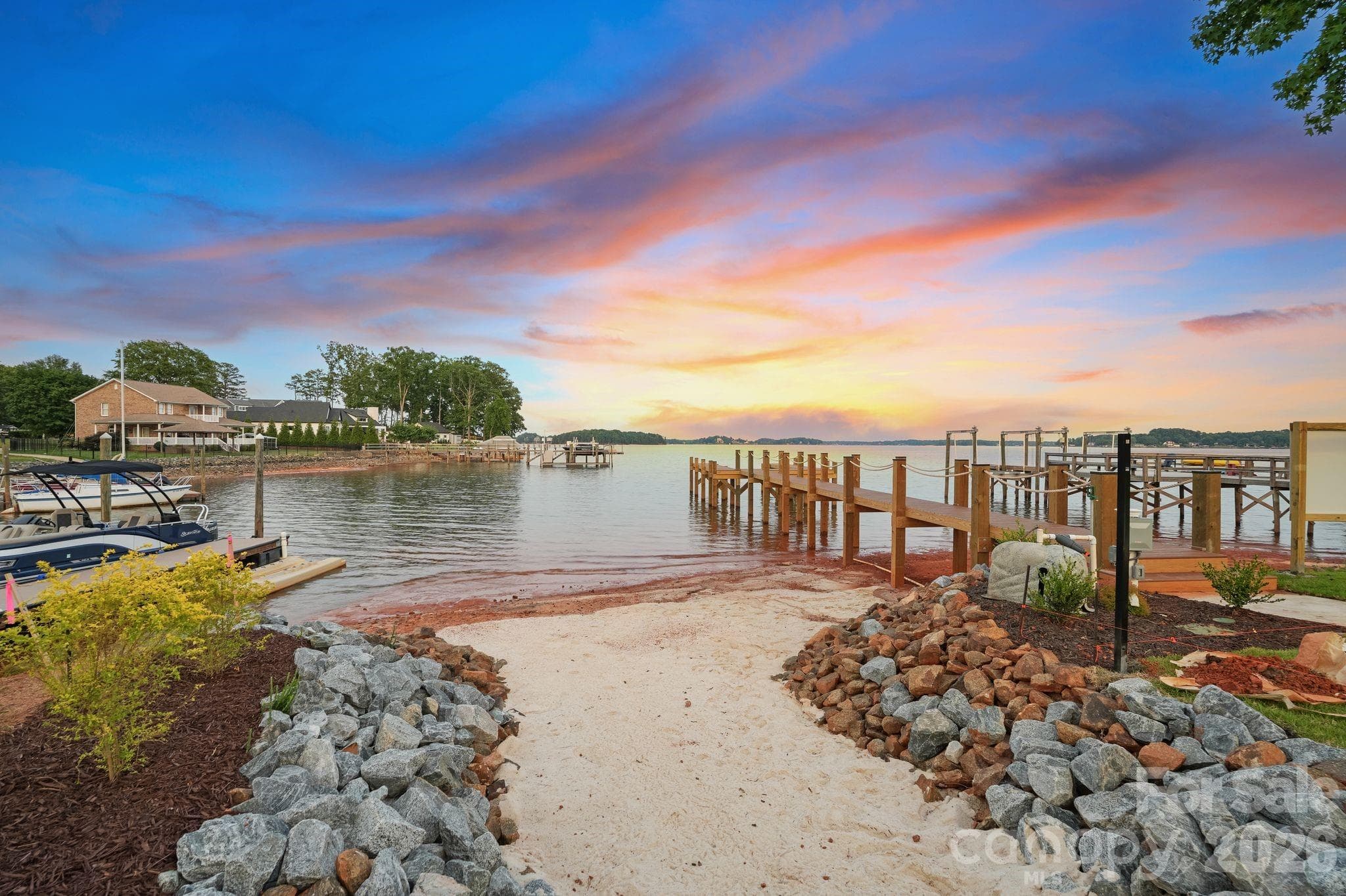 Easy entry for paddle boards/kayaks - 2494 Primm Road, Denver