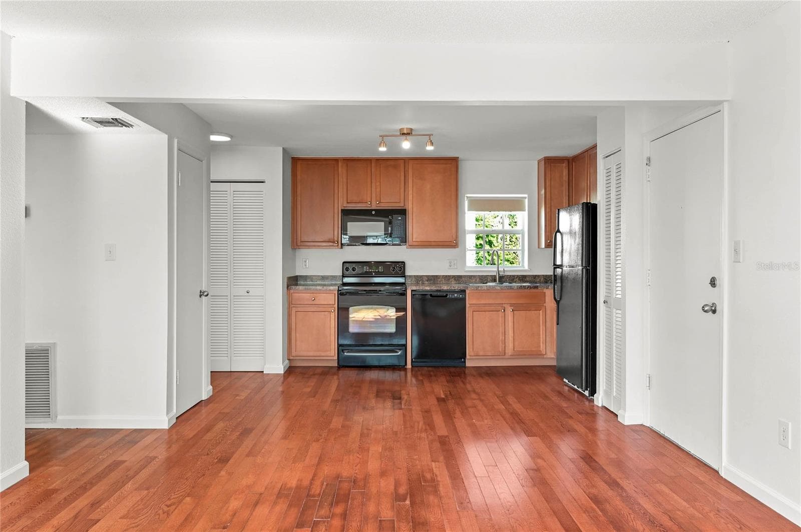 Condominium at 317 E AMELIA ST #7, ORLANDO, photo 5 of 21