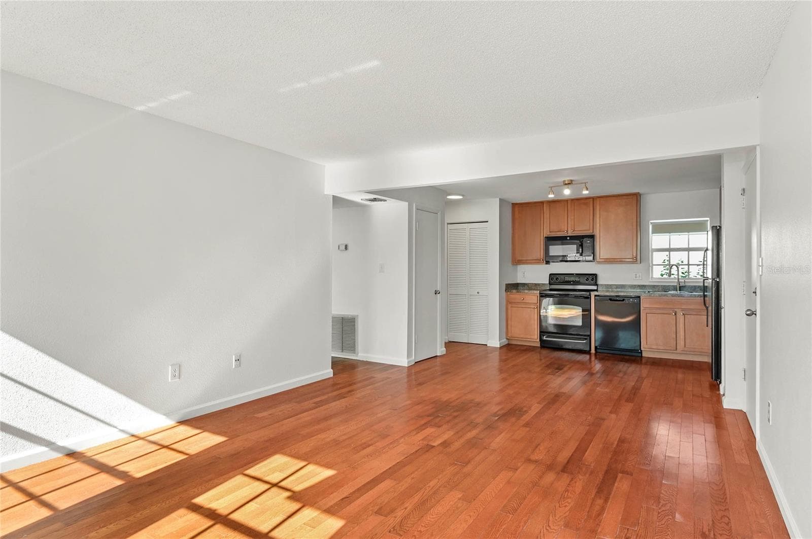 Condominium at 317 E AMELIA ST #7, ORLANDO, photo 6 of 21