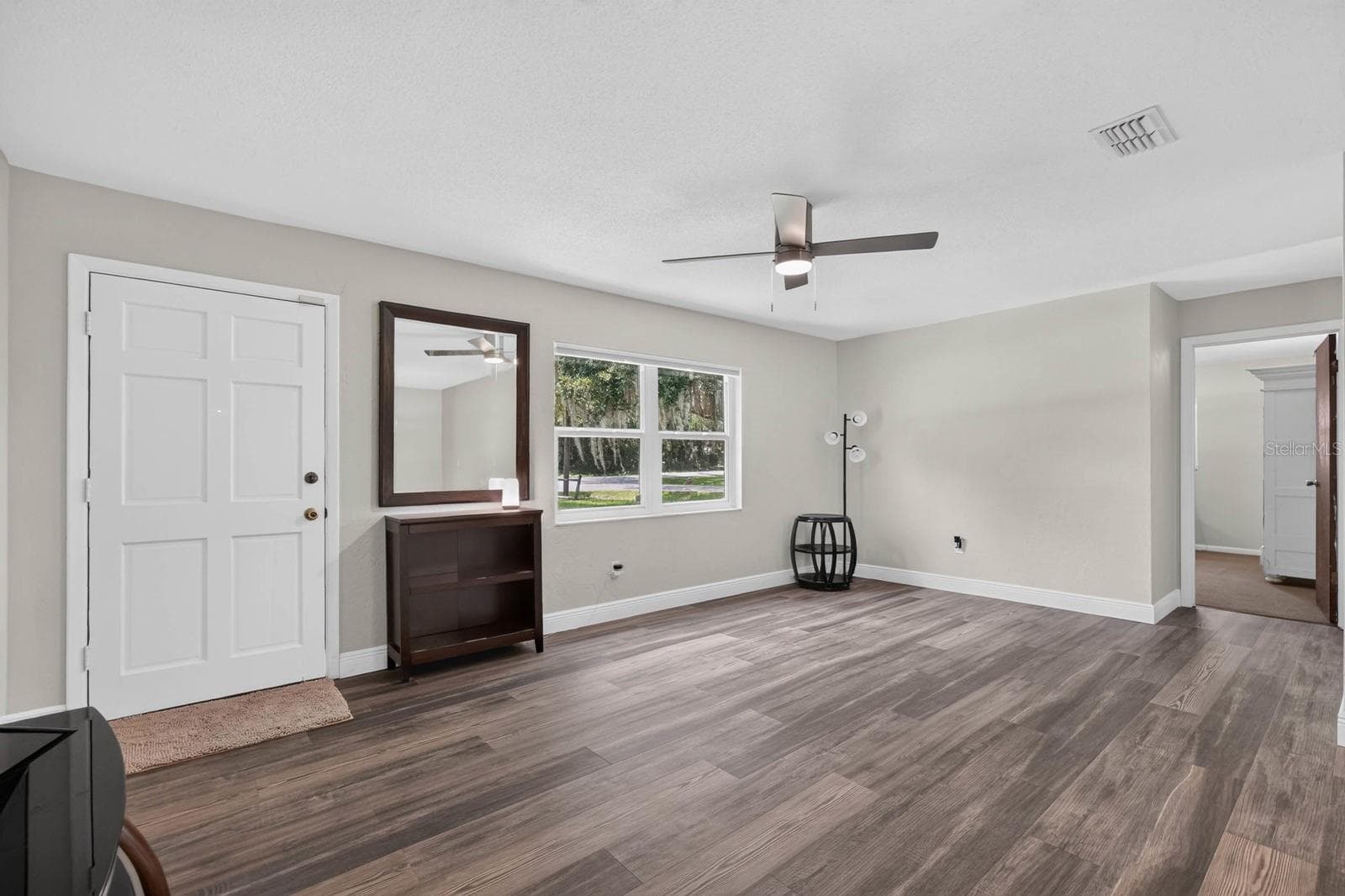 LIVING ROOM - 2205 JUNIPER DR, EDGEWATER