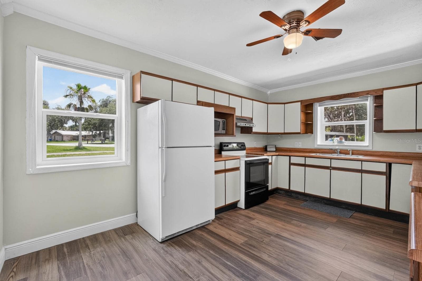 Single Family Residence at 2205 JUNIPER DR, EDGEWATER, photo 6 of 24