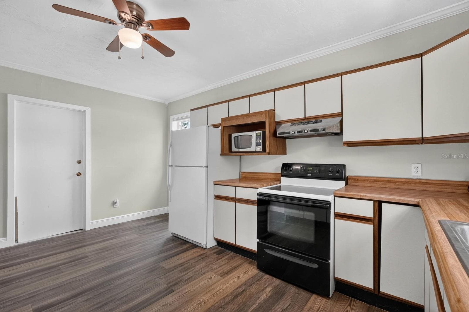 Single Family Residence at 2205 JUNIPER DR, EDGEWATER, photo 7 of 24