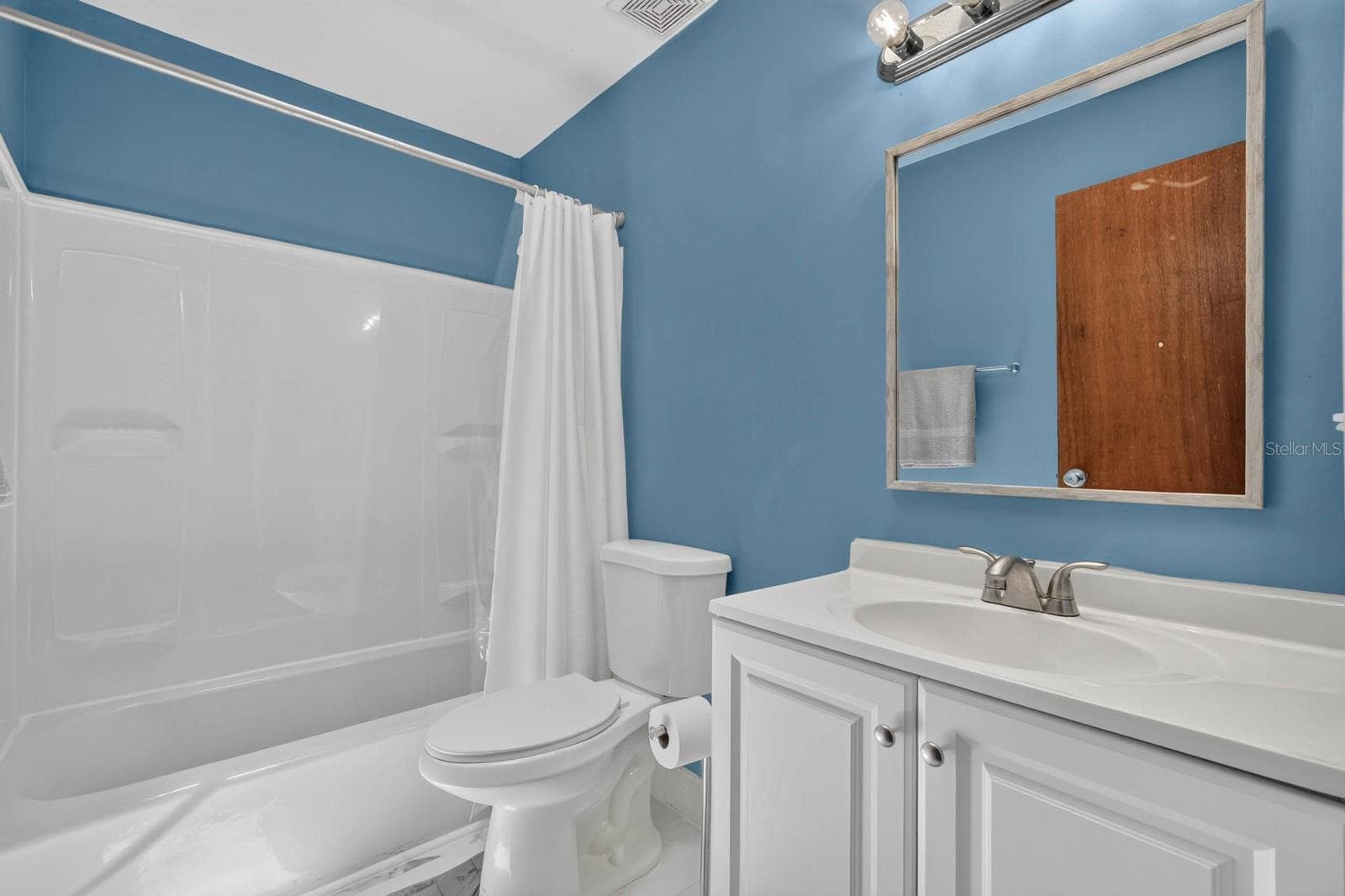 BATHROOM 3 - 2205 JUNIPER DR, EDGEWATER