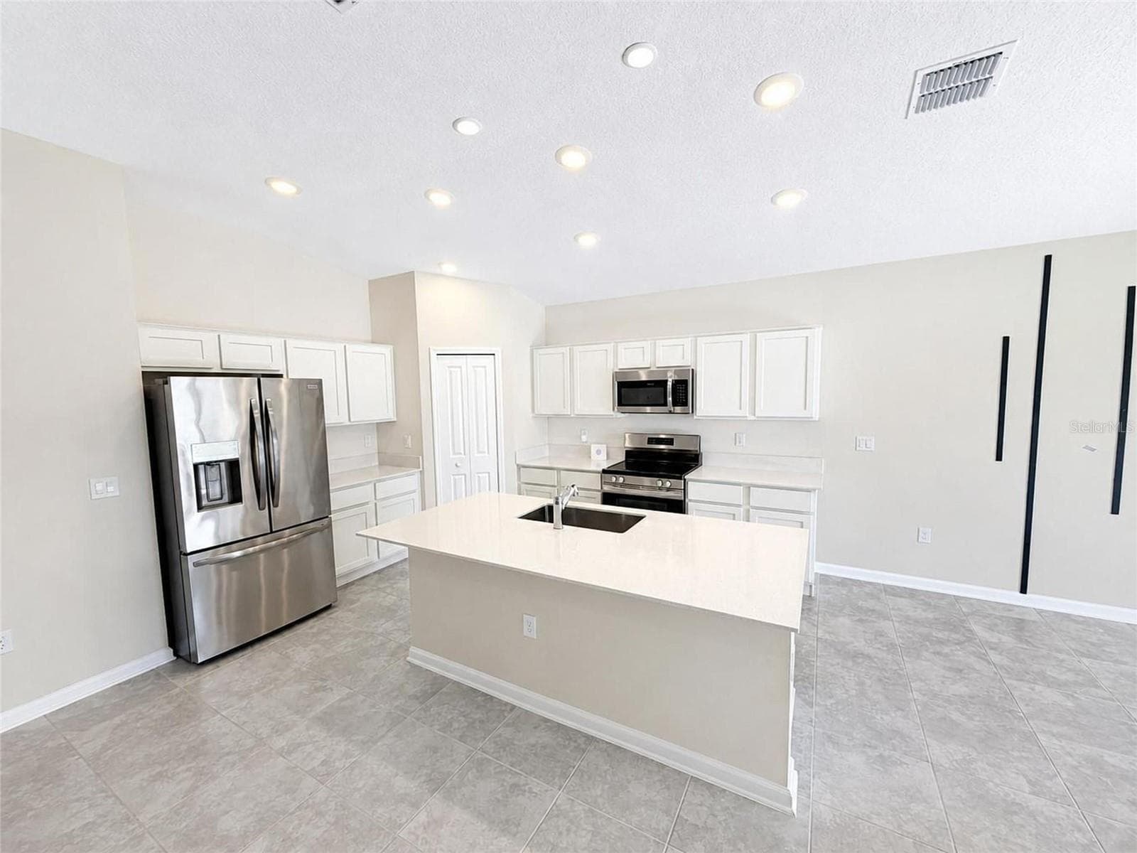 Kitchen - 5638 LOGGIA LN, KISSIMMEE