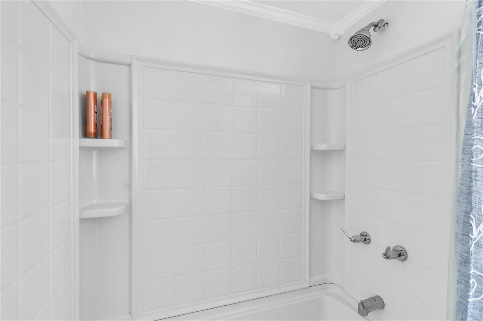 Tub/Shower combo. - 6629 TOWER DR, HUDSON