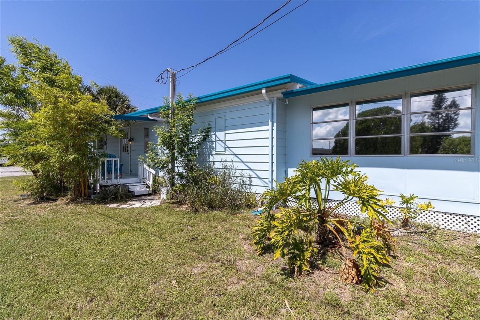 Side yard - 6629 TOWER DR, HUDSON