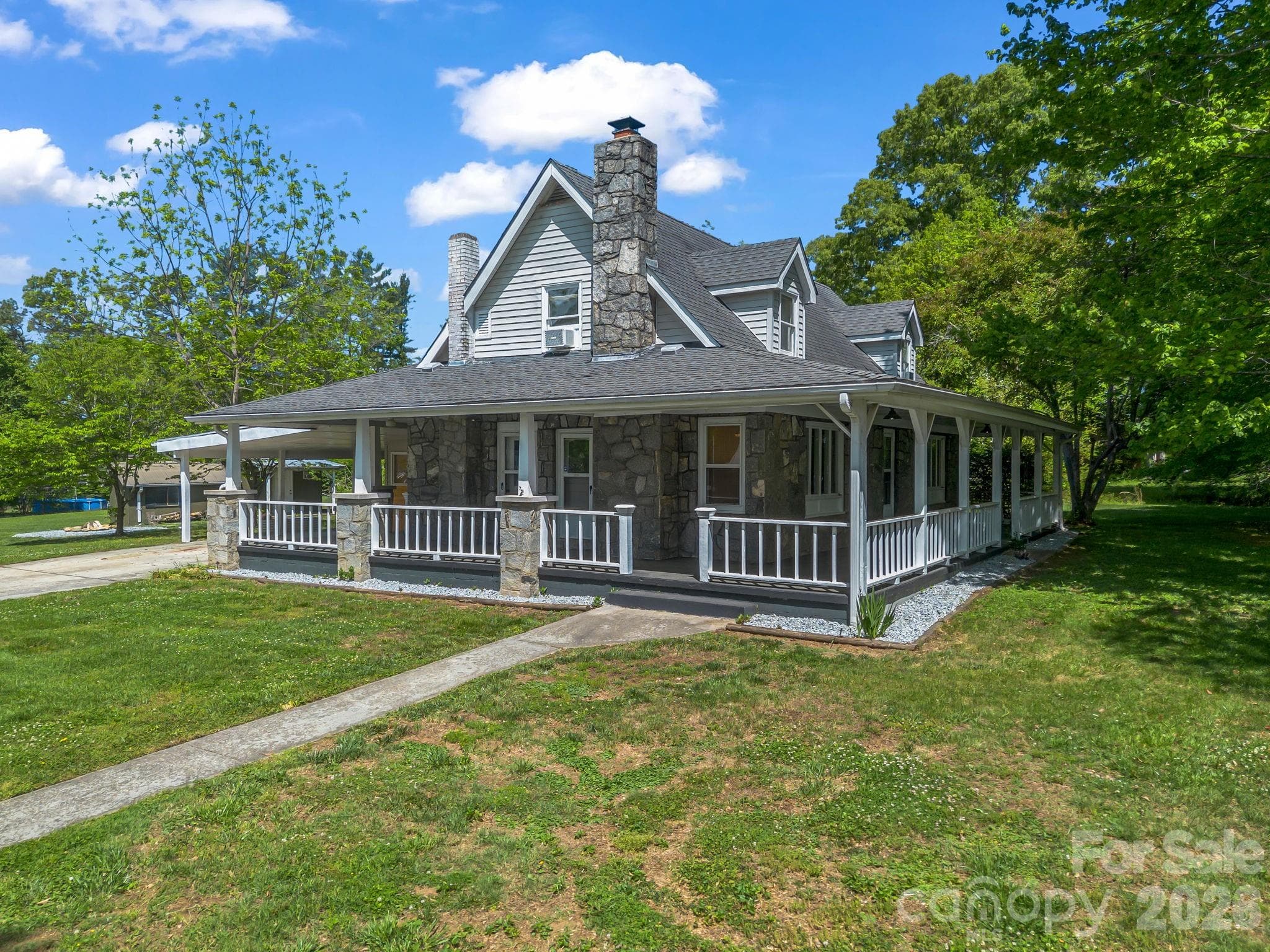Single Family Residence at Hendersonville, photo 2 of 36